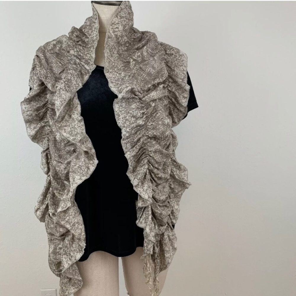 4/$10 NWT Coldwater Creek artisan ruffle scarf